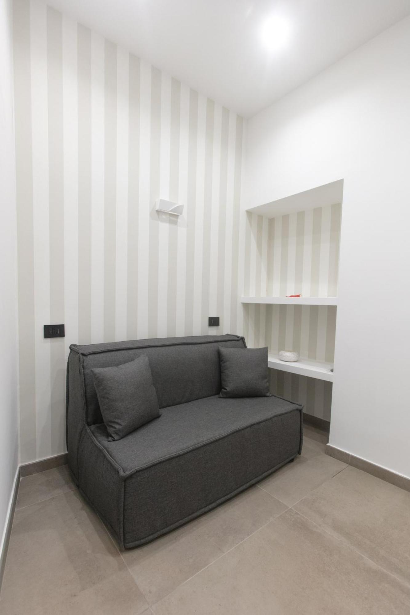 Pignasecca Domus Hotel Napoli Bagian luar foto